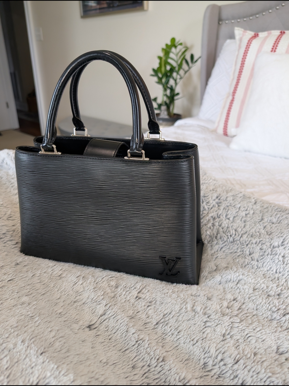 Louis Vuitton Black Epi Leather Handbag - Structured Top Handle - Picture 7 of 17